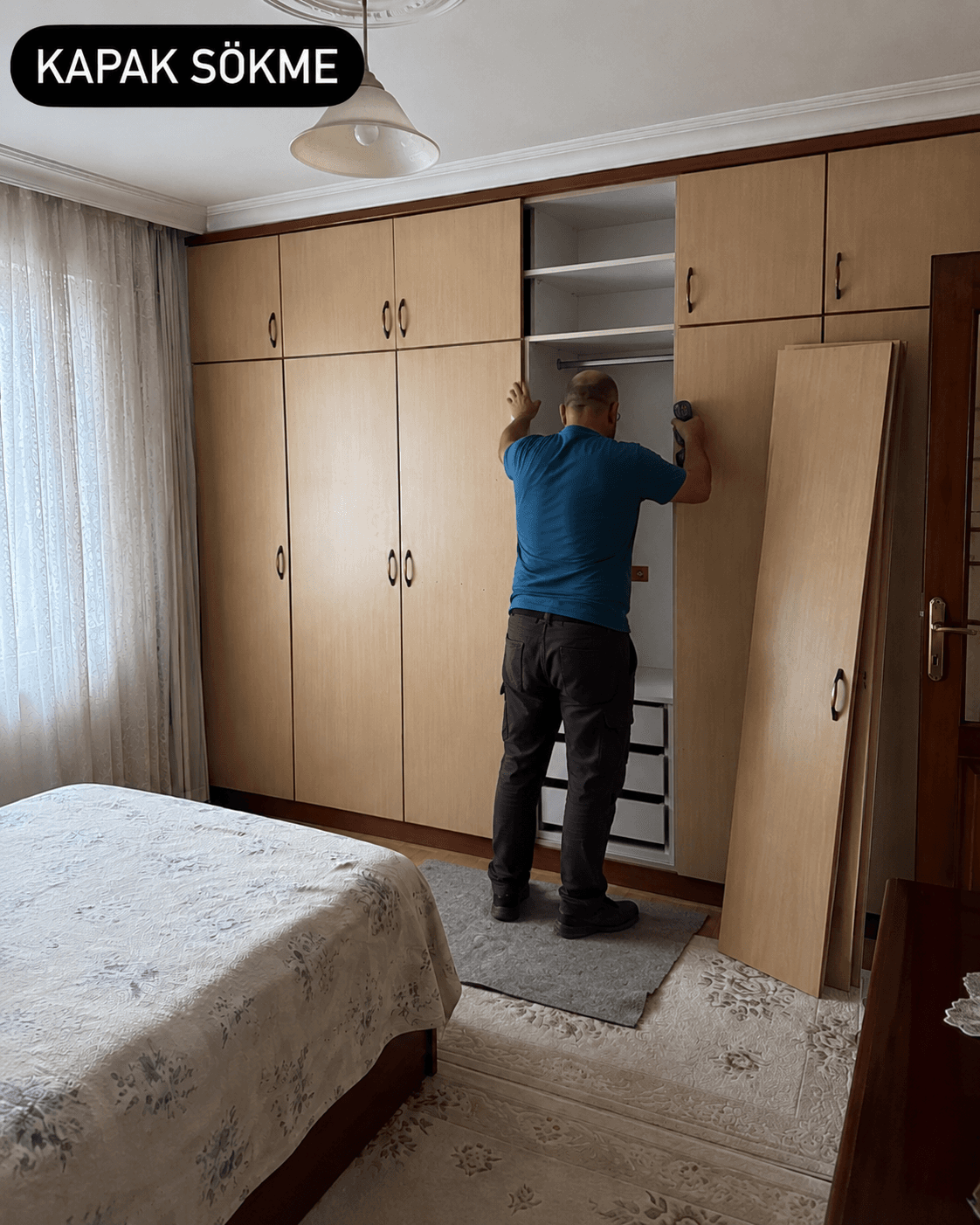 Mersin mobilya yenileme - gardirop kapaklarinin sokulmesi asamasi