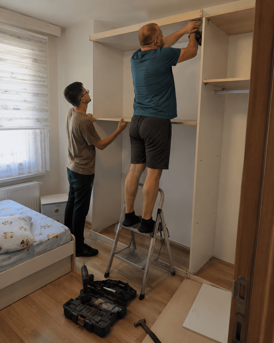Mersin gardırop kurulumu - üst gövde sabitleme